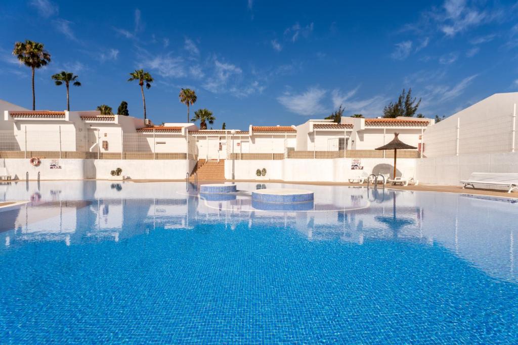 Aqua Garden Villa - Spacious 3-Bedroom Holiday Home with Terrace, BBQ & Pool Access in Costa Adeje