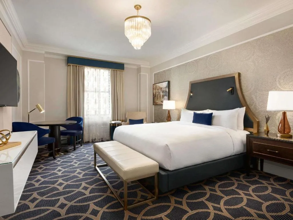 Fairmont Gold One Bedroom King Suite One King with Lounge Access