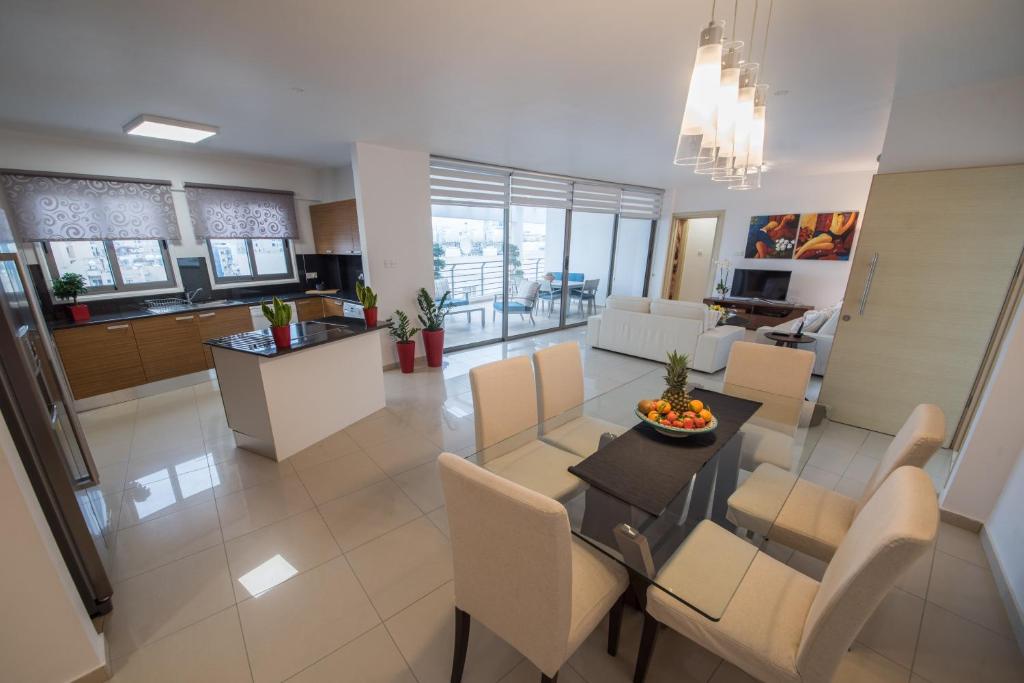 Skylight Megaron - отзывы и видео