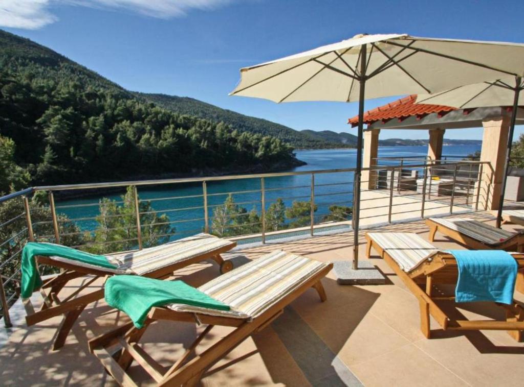 Villa Lukrecia -Stunning Sea View Retreat