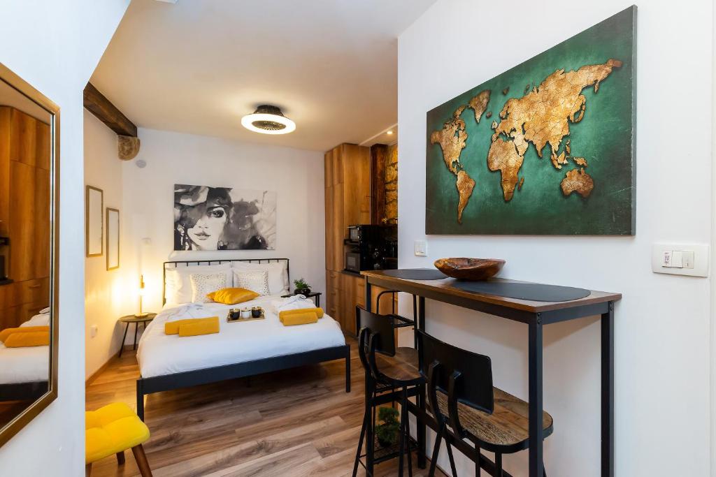 Studio Apartment LUNA in the Heart of the Old Town by Irundo