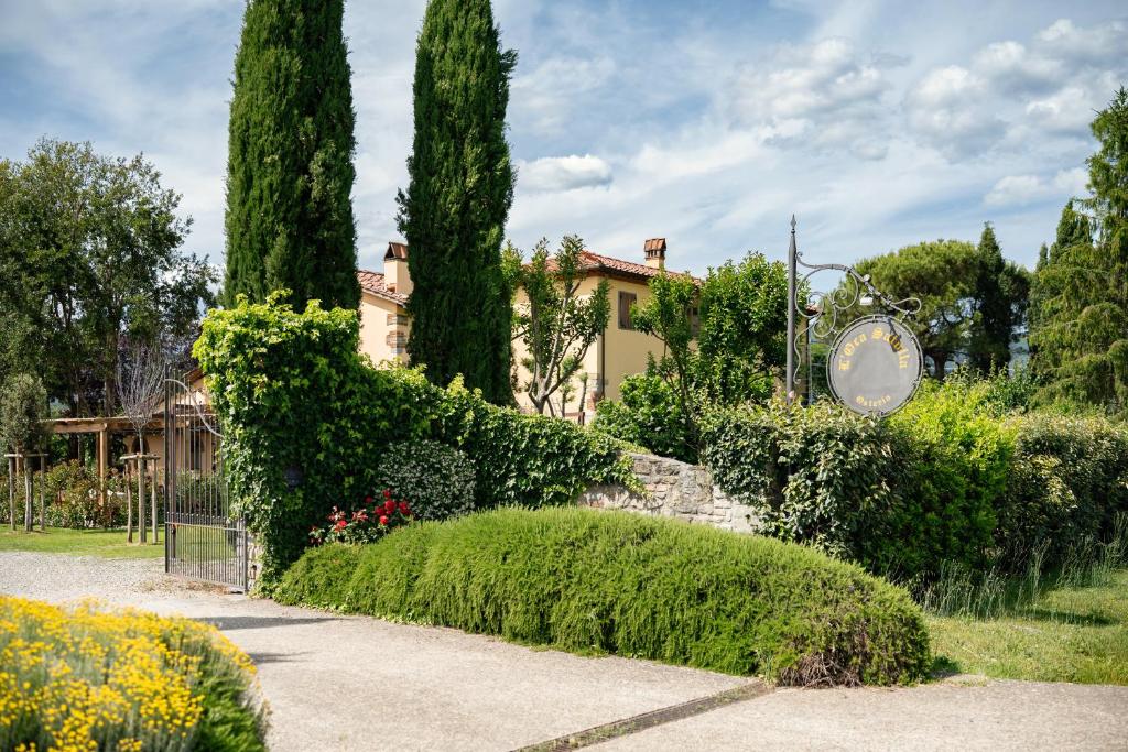 a house with trees and bushes in front of it at Tenuta dell'Oca Satolla in Pergine Valdarno