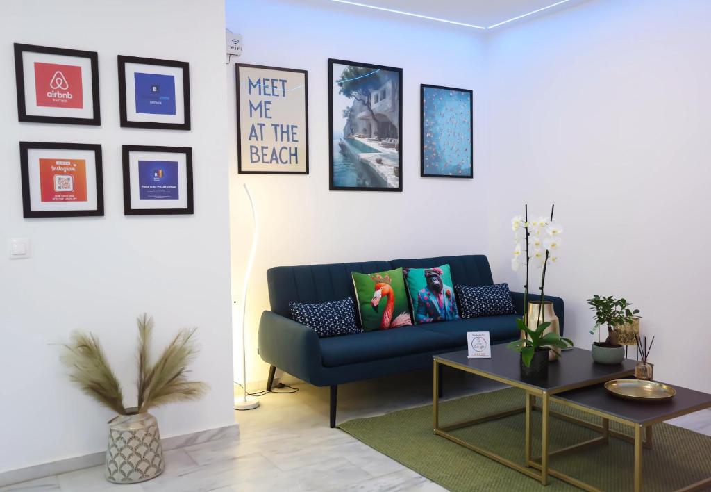 a living room with a blue couch and a table at Apartment Simply 302 in Gázion