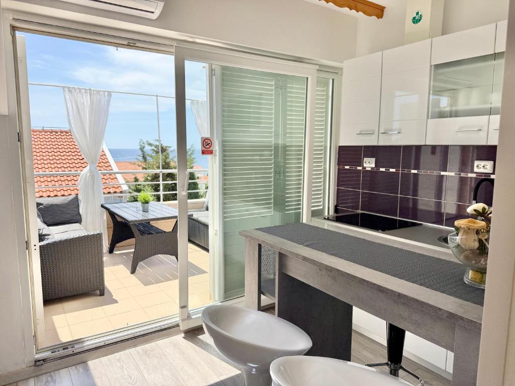 Apartment Ana - Sea View Rooftop, Novalja