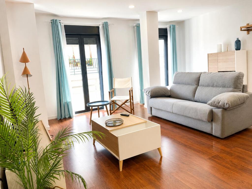 Expoholidays - Apartamentos Rueda Lopez - Housity