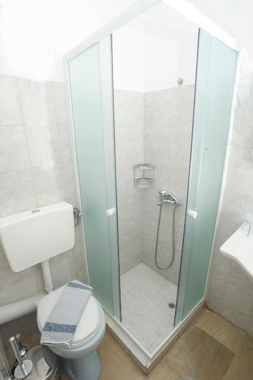 Koupelna v ubytování Votsalo Kalami Apartments