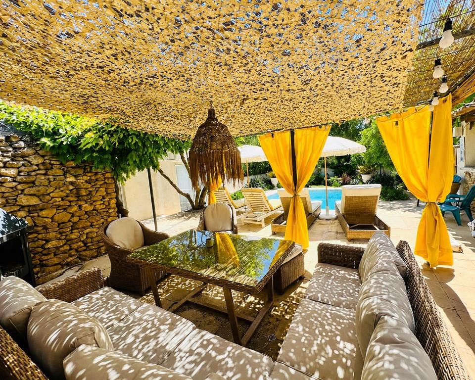 a living room with a couch and a table at Cabane la Clef des Champs au Mas des Entrages in Salon-de-Provence