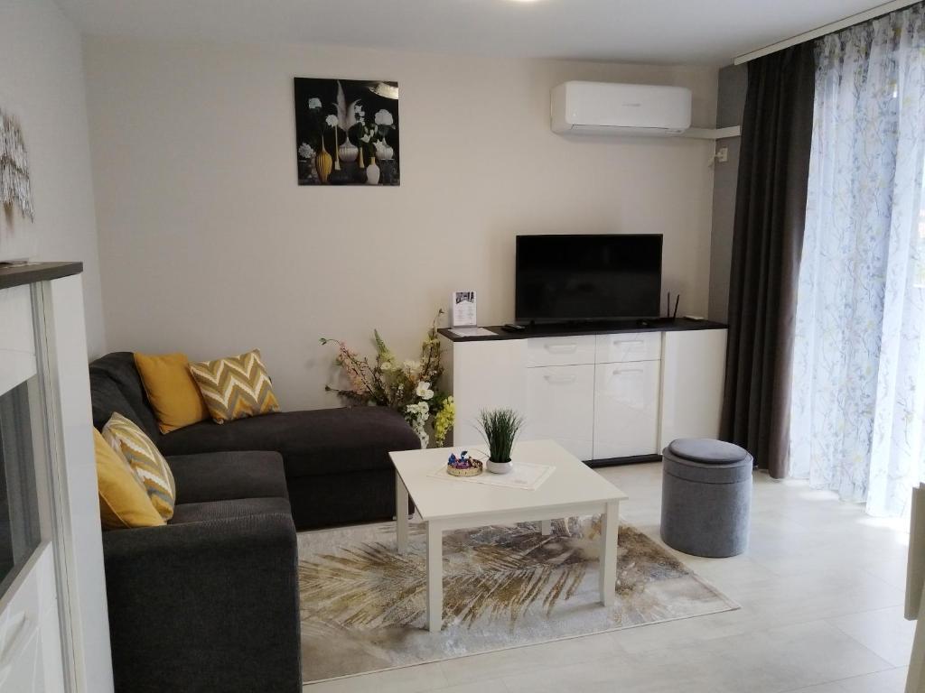 a living room with a couch and a table at Апартамент ДОРА in Kazanlŭk