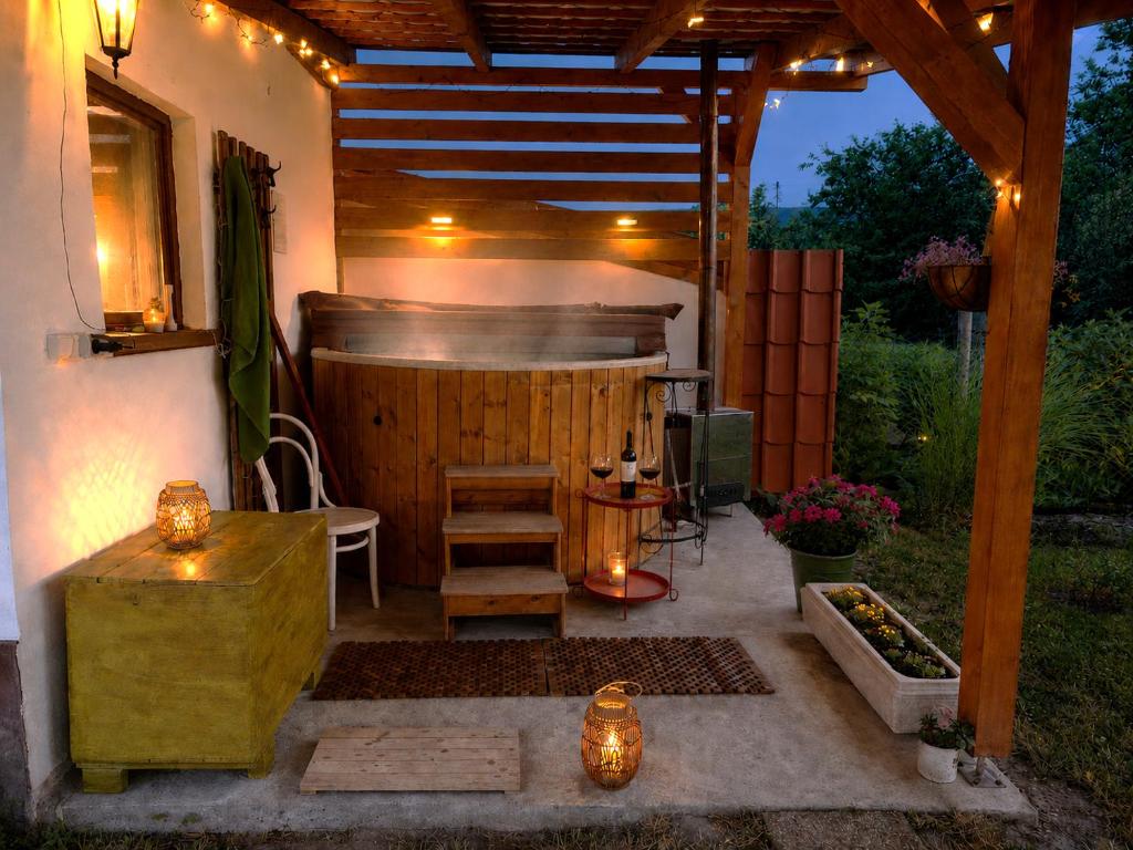 a backyard with a hot tub and a pergola at Sziget Gyöngye Vendégház in Tahitótfalu