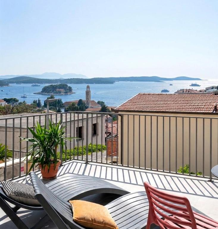 Dino "Magical View" - ZF Hvar