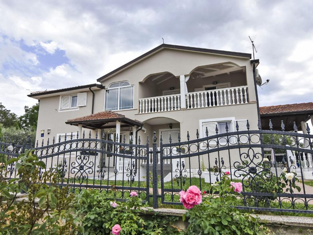 Apartment Klimatisierte Wohnung in Valica mit Großem Garte by Interhome