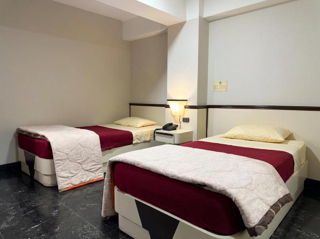 a room with two beds in a room at Hotel Camino Real Valera in Valera