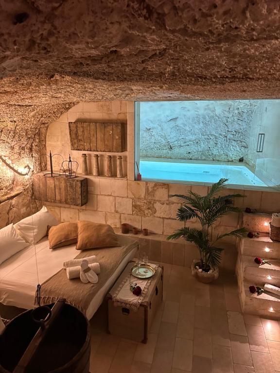 Cave Luxury Suite