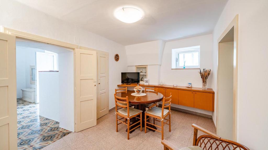 a kitchen and dining room with a table and chairs at Casa Cenzina by Rentbeat in Locorotondo