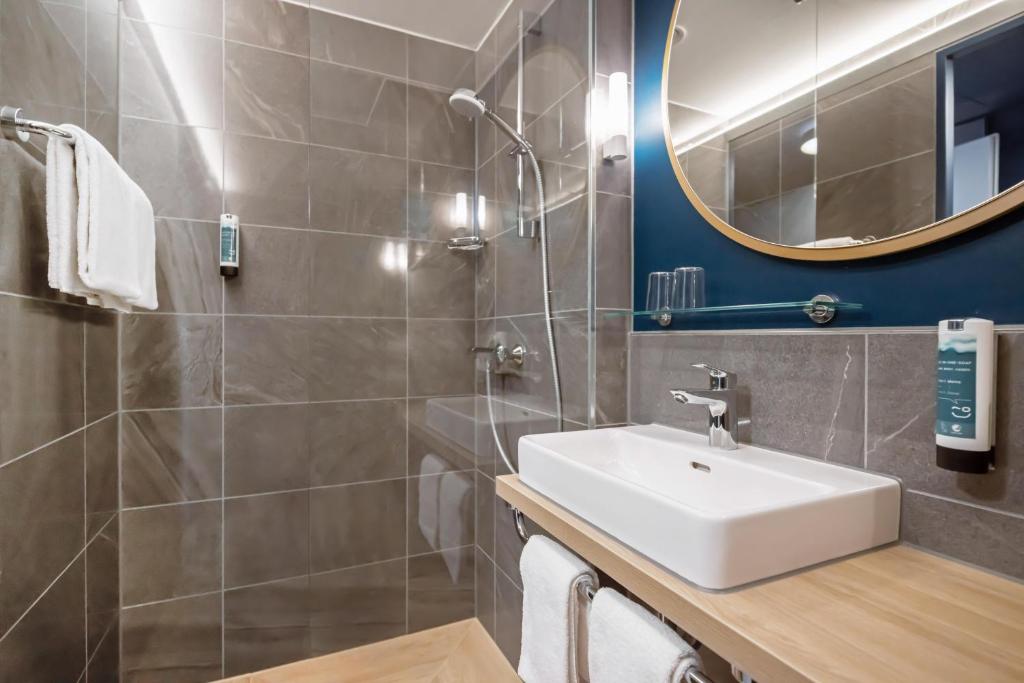 Hey Lou Hotel Nördlingen - Chambre Lit King-Size Standard