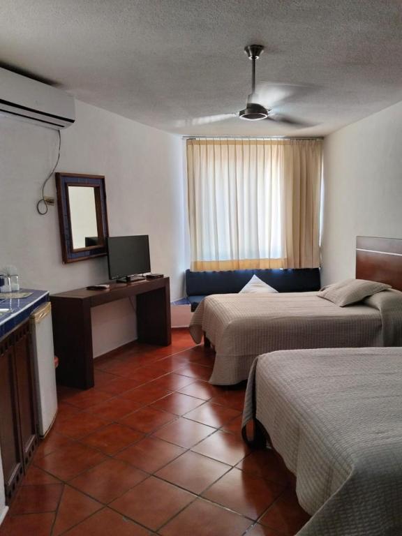 Hotel Los Girasoles - Quadruple Room