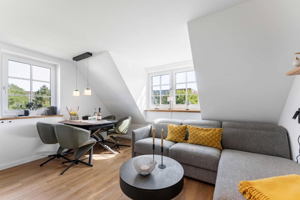 a living room with a couch and a table at Lütt Mööv in Wenningstedt