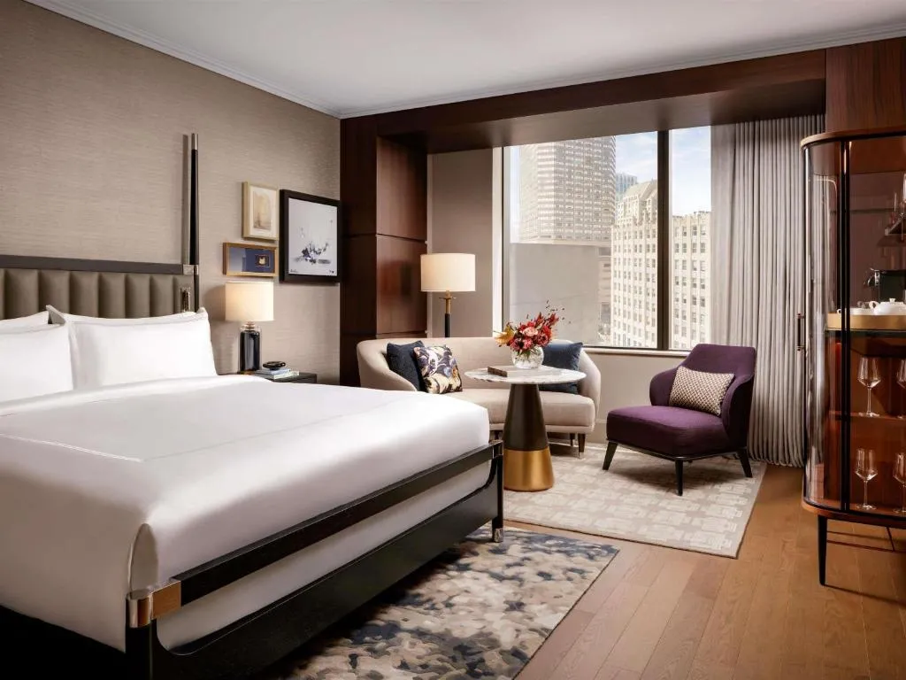 Deluxe King Room with Rain Shower - Mobility Access