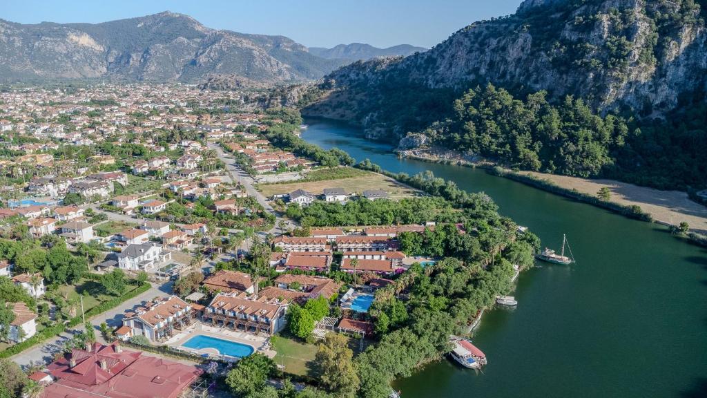 Aydos Hotels & Breeze Restaurant - Housity