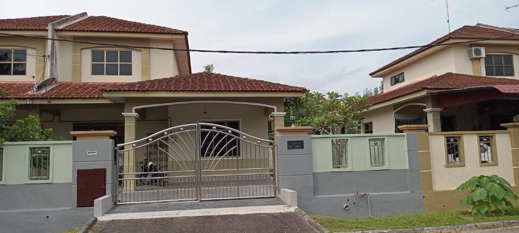 a house with a gate in front of it at kluanghomestayvilla in Kluang