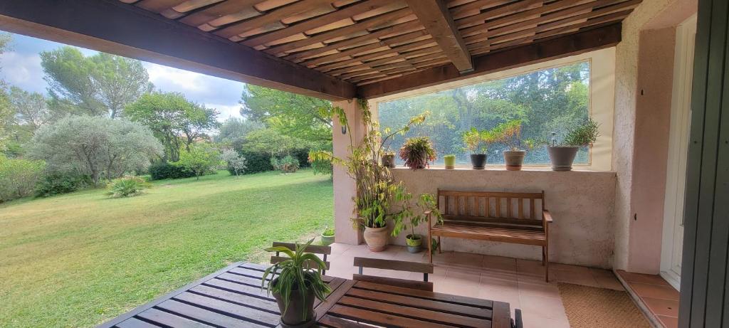 Charmant Appartement au Calme à 5min du centre d'Aix-en-Provence avec Terrasse vue sur jardin & parking privé