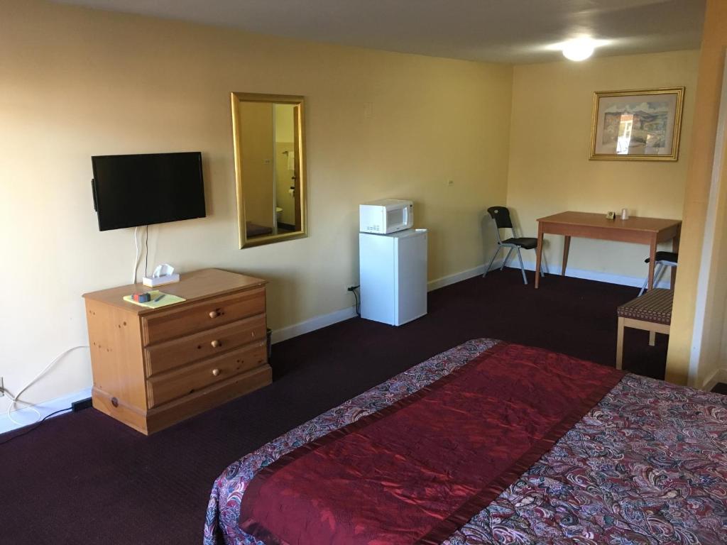 Midway Inn & Suites - King Room - No Fumadores