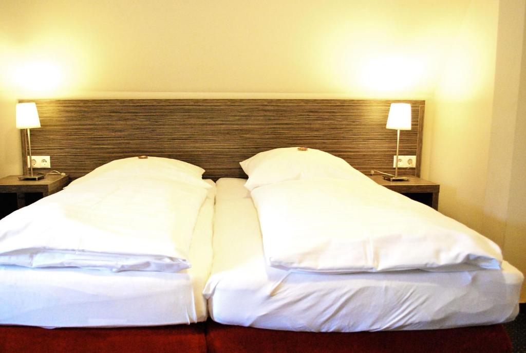Postel nebo postele na pokoji v ubytování Hotel Dietrichsdorfer Hof