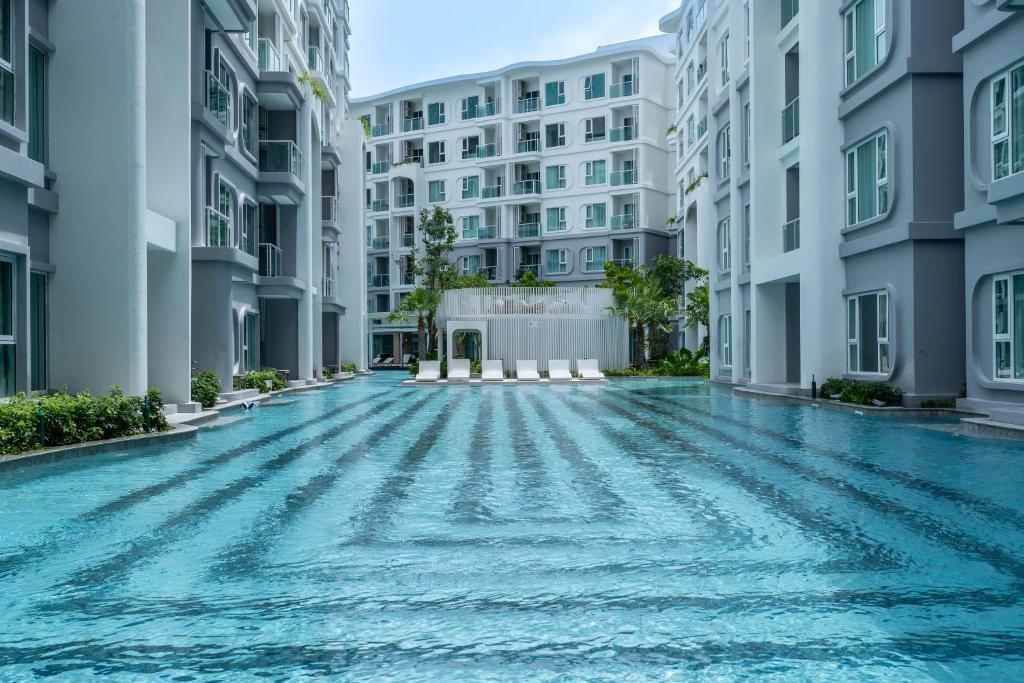 a swimming pool in the middle of a building at Serenity by Pavol in Ban Bo Han