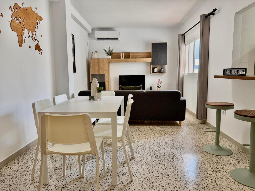 SANM - Renovated 3-Bedroom for 6 on Calle San Miguel - Torremolinos Main Street