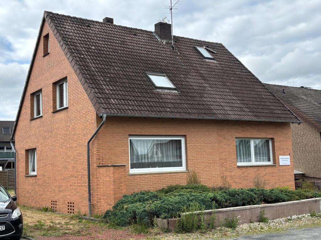 a red brick house with a brown roof at Sylbacher Gästehaus in Bad Salzuflen
