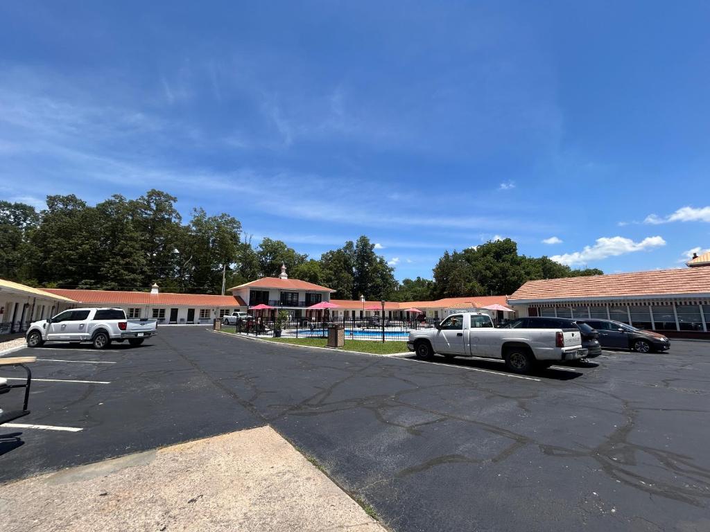 a parking lot with cars parked in front of a building at 7 Gables Motel Burnside Near Somerset US 27 in Burnside