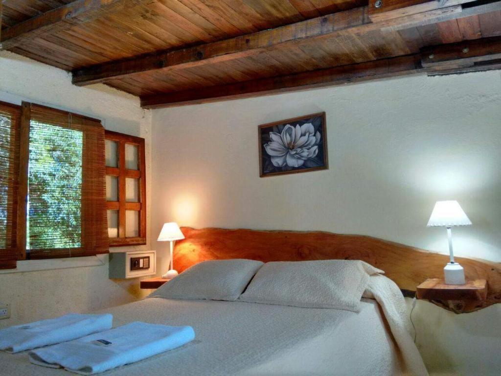 En eller flere senge i et værelse på Cabañas Lignum - Tiny House