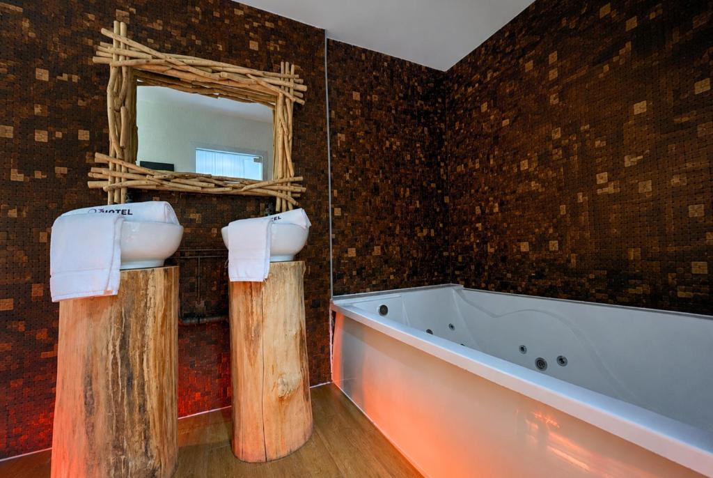 Motel Venus Madrid Norte - Bañera de hidromasaje en Meco