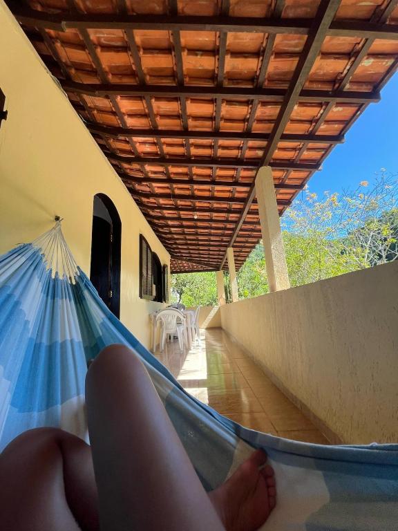 a person is laying in a hammock at Casa Recanto in Angra dos Reis