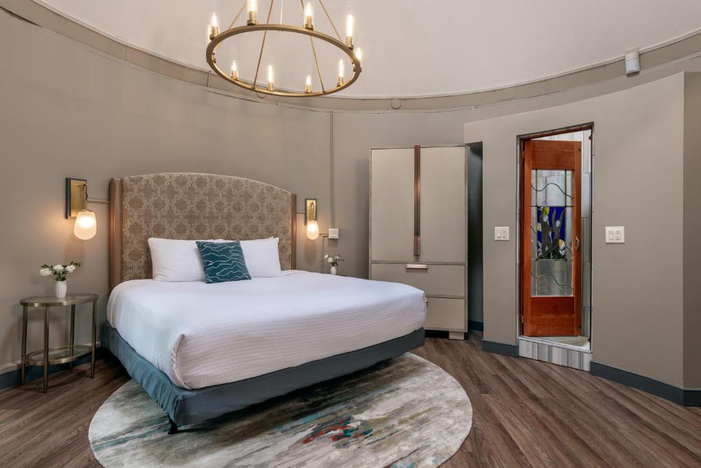 La Tourelle Inn & Spa - Queen Room