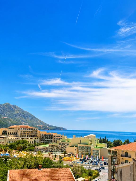 a view of a town with the ocean in the background at SeaSideApartamn in Boreti