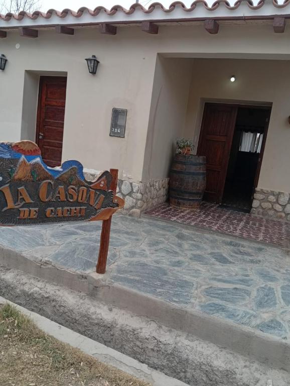 a bench sitting in front of a house at HOSPEDAJE LA CASONA DE CACHI in Cachí