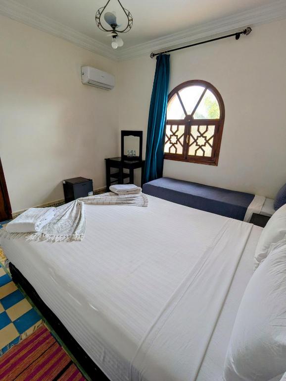 Las Palmeras Guest House - Family Room