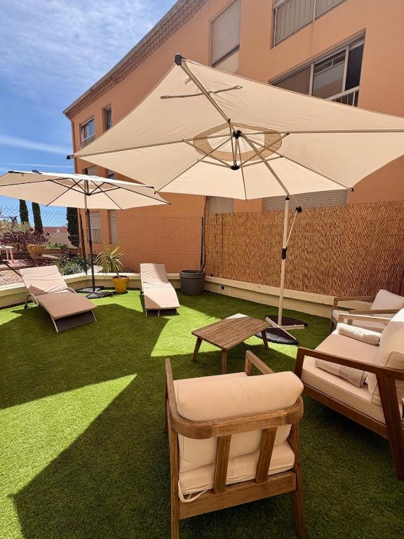 Sunny Terrace Apartment