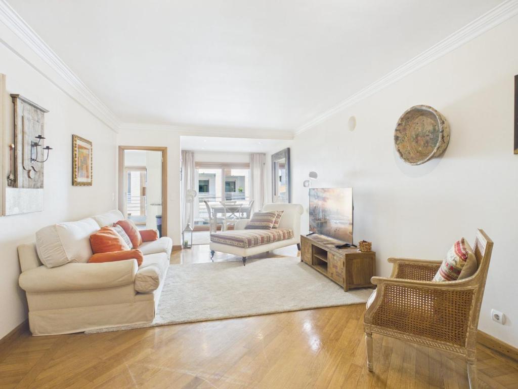 2BR w/ Balcony – Heart of Cascais | By Airnest