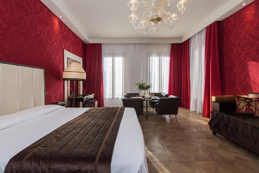 Locanda Leon Bianco on the Grand Canal - 2