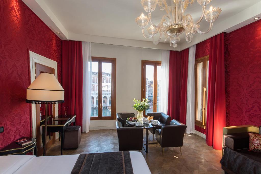 Locanda Leon Bianco on the Grand Canal - 8