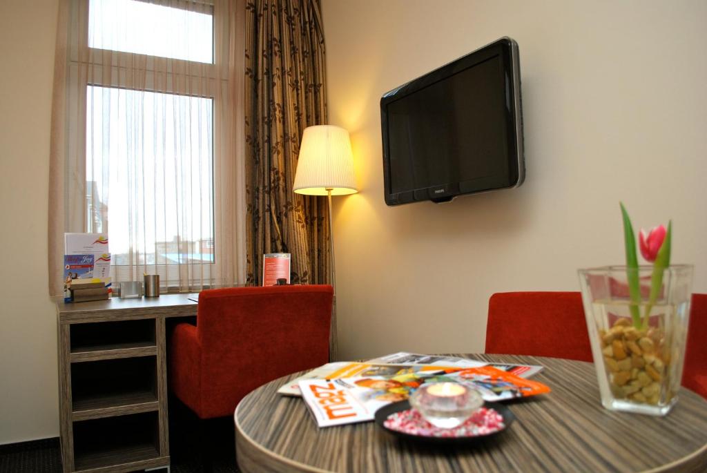 TV a/nebo společenská místnost v ubytování Hotel Dietrichsdorfer Hof