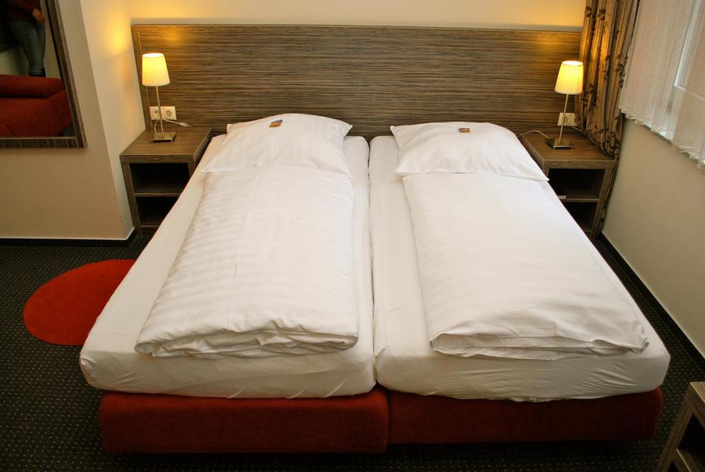 Postel nebo postele na pokoji v ubytování Hotel Dietrichsdorfer Hof