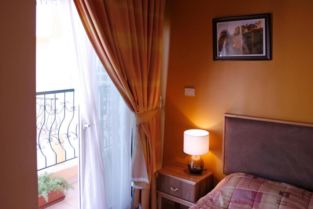 Postel nebo postele na pokoji v ubytování Mariam Hotel