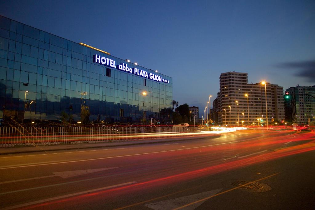 Gedung tempat hotel berlokasi