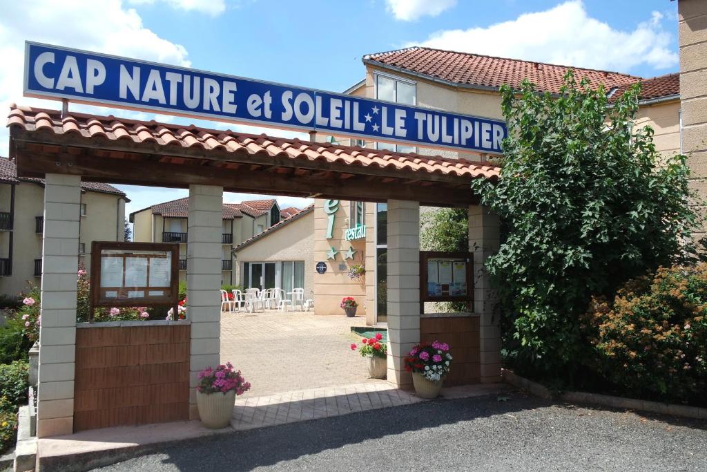 un signo que lee la naturaleza de la yugular solilítica en un edificio en Hôtel Le Tulipier, en Cransac