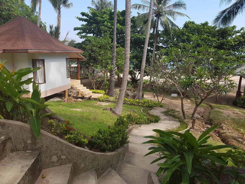 a house with a path leading to a garden at Diamond Beach Resort in Ko Tao