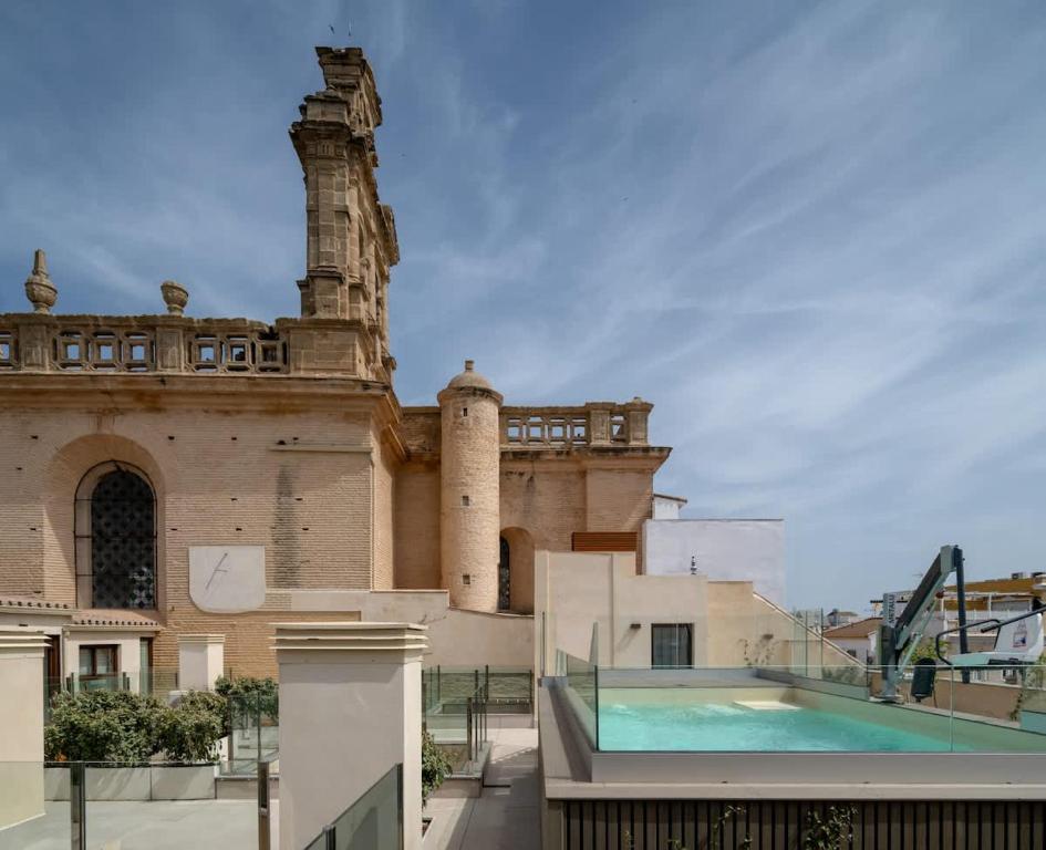 Stylish Calm Retreat - Pool - Feria Alameda Area