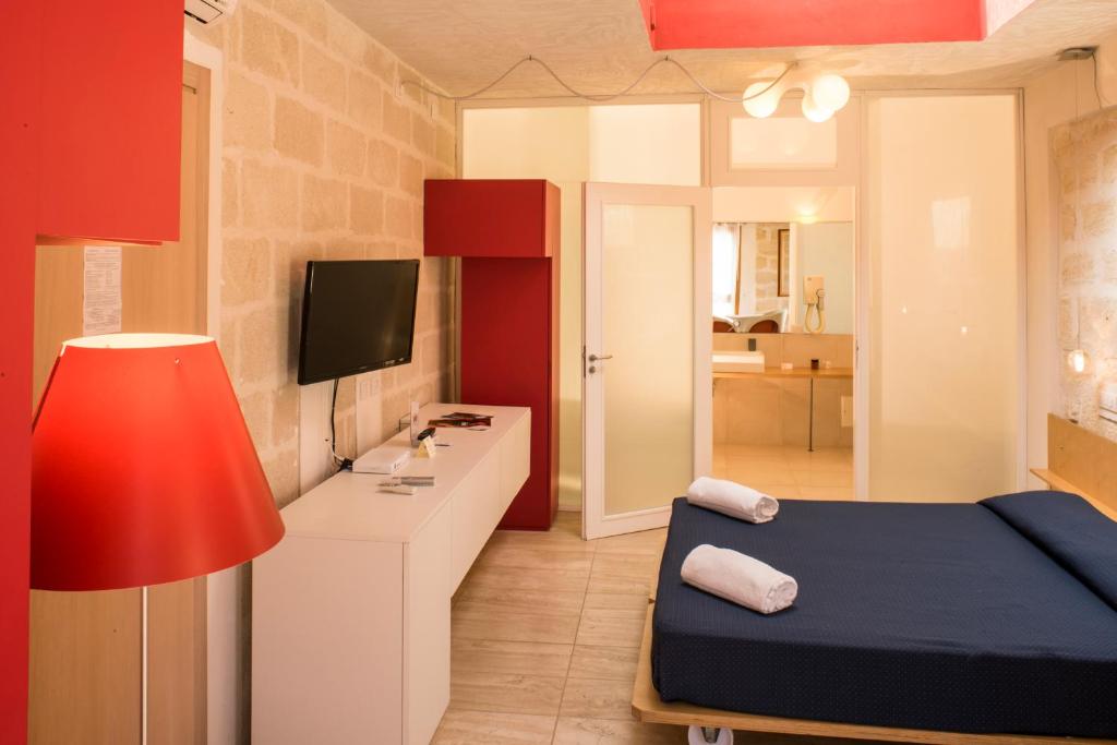 TV a/nebo společenská místnost v ubytování Cave Bianche Hotel